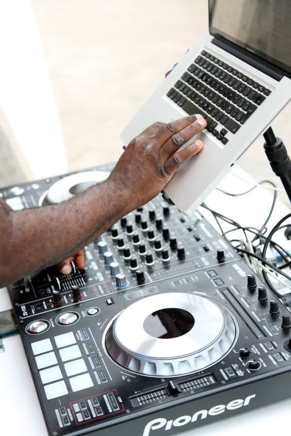 DJ bei der Arbeit