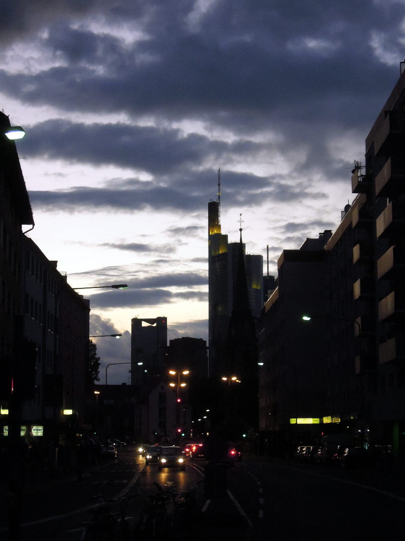 Die Mainmetrolpole bei Nacht