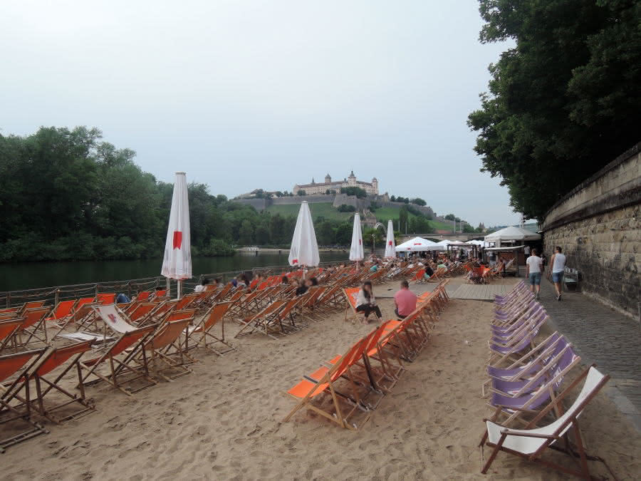 Stadtstrand Würzburg - Salsa unter freiem Himmel