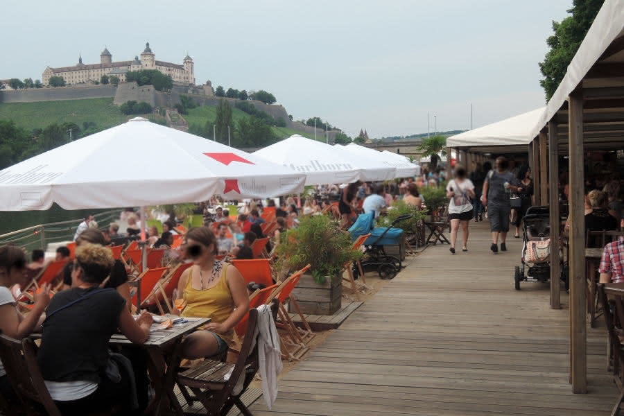 Stadtstrand Würzburg - Salsa unter freiem Himmel